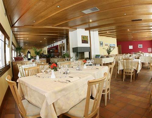 Crimea Wine Hotel Chiavenna Exterior photo