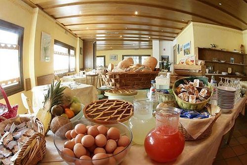 Crimea Wine Hotel Chiavenna Exterior photo