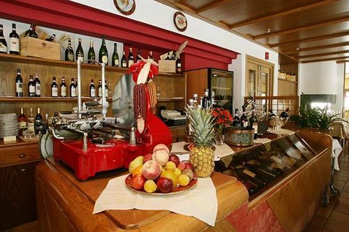 Crimea Wine Hotel Chiavenna Exterior photo