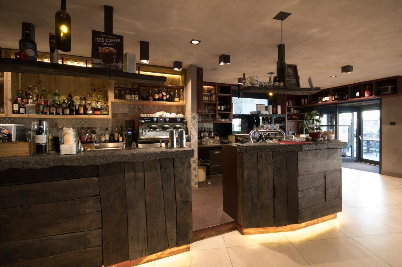 Crimea Wine Hotel Chiavenna Exterior photo