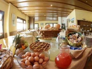 Crimea Wine Hotel Chiavenna Exterior photo